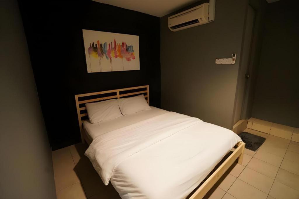 Koptel Budget Hotel Kuching Buitenkant foto